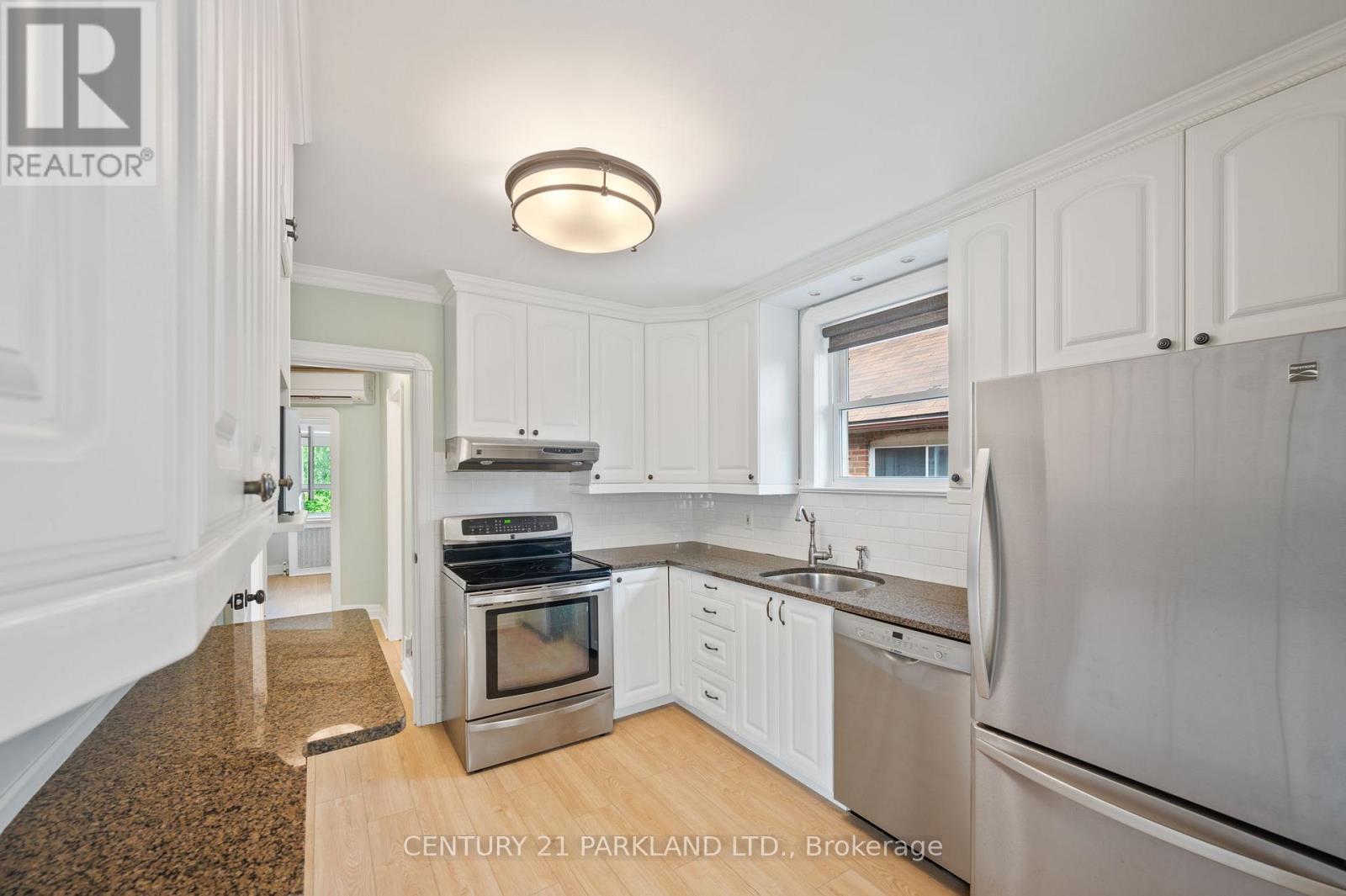 6 Roblin Avenue, Toronto, Ontario M4C 3P8 - Photo 12 - E14098444