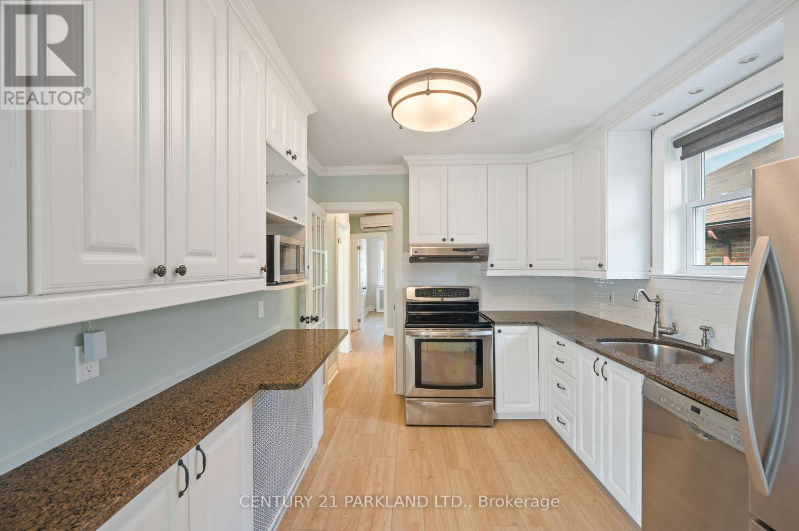 6 Roblin Avenue, Toronto, Ontario M4C 3P8 - Photo 13 - E14098444
