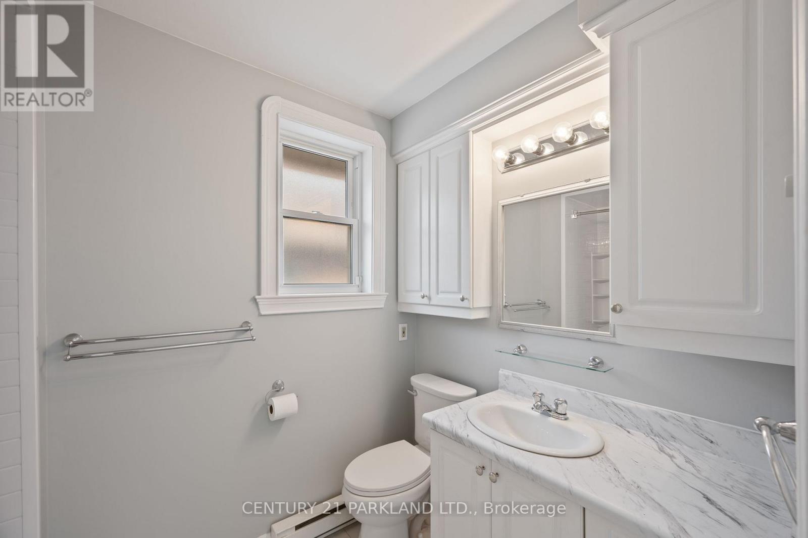 6 Roblin Avenue, Toronto, Ontario M4C 3P8 - Photo 16 - E14098444