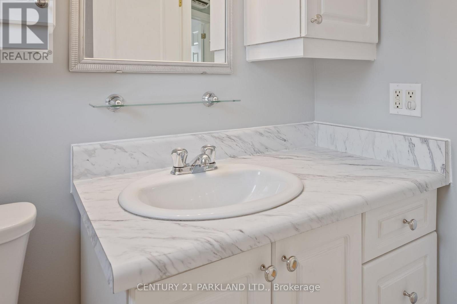 6 Roblin Avenue, Toronto, Ontario M4C 3P8 - Photo 18 - E14098444