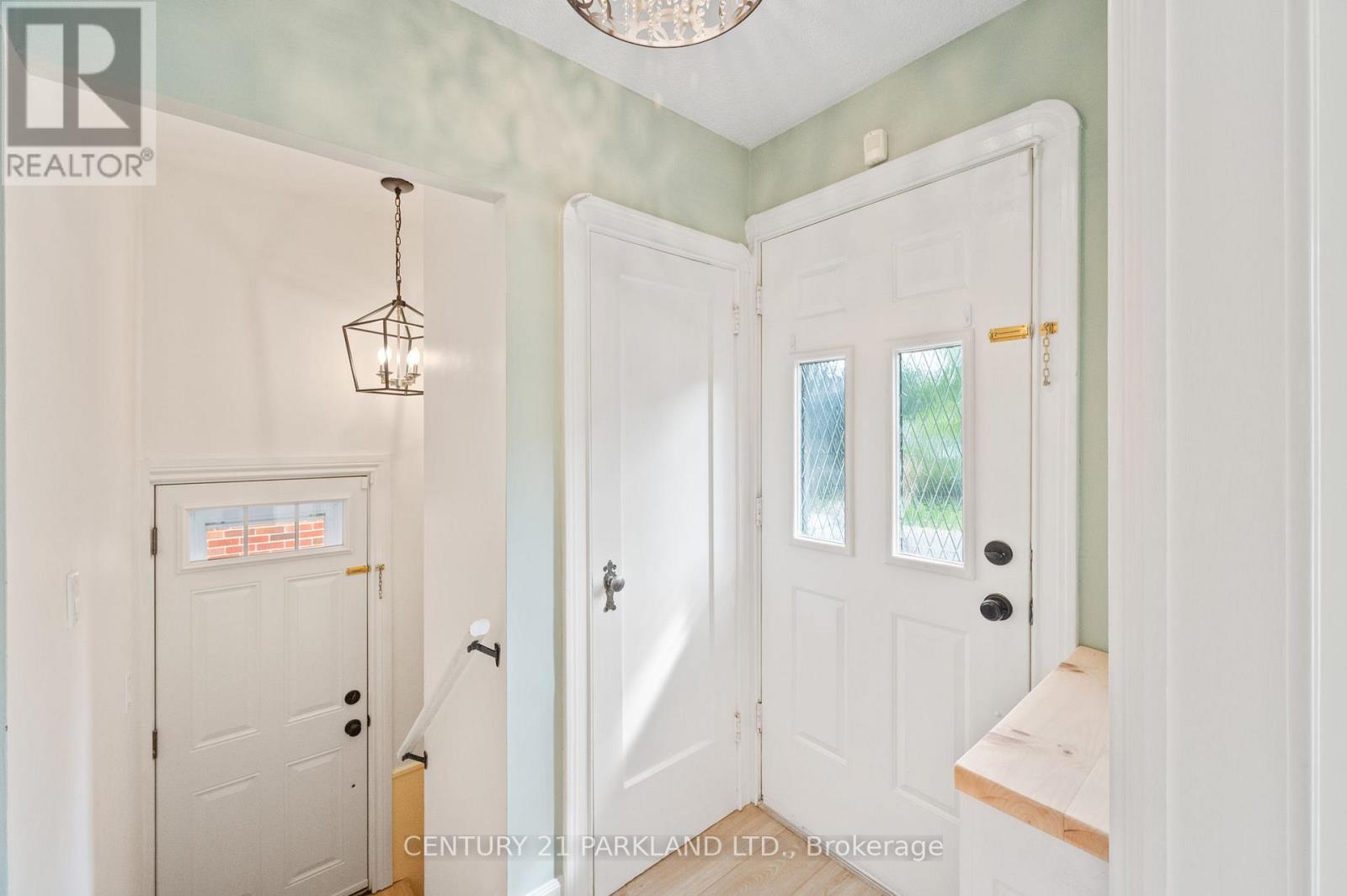 6 Roblin Avenue, Toronto, Ontario M4C 3P8 - Photo 3 - E14098444