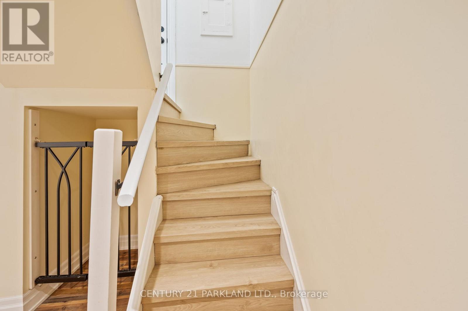 6 Roblin Avenue, Toronto, Ontario M4C 3P8 - Photo 31 - E14098444