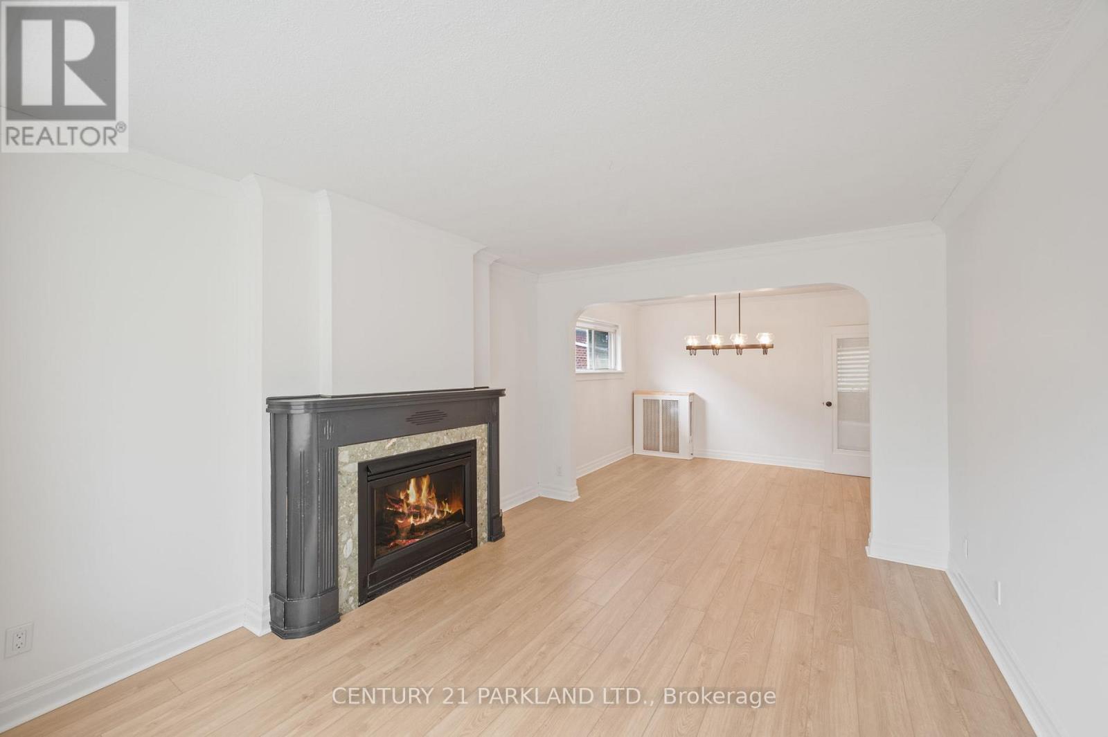 6 Roblin Avenue, Toronto, Ontario M4C 3P8 - Photo 7 - E14098444