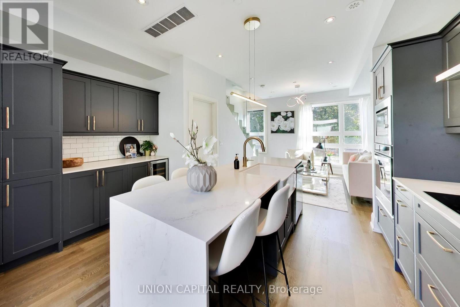 952 Dundas Street E, Toronto, Ontario  M4M 1R3 - Photo 13 - E14098502