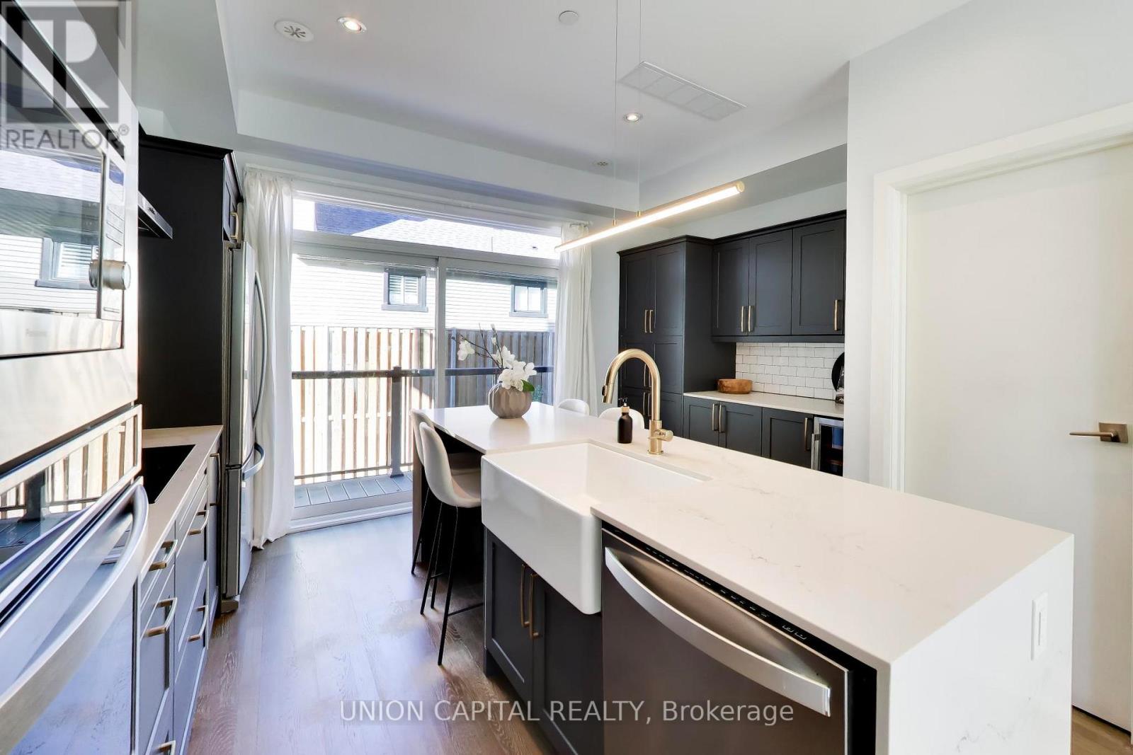 952 Dundas Street E, Toronto, Ontario  M4M 1R3 - Photo 14 - E14098502