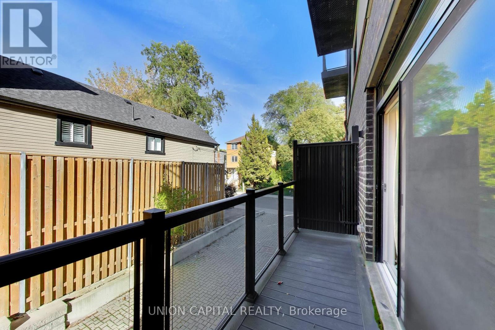 952 Dundas Street E, Toronto, Ontario  M4M 1R3 - Photo 15 - E14098502