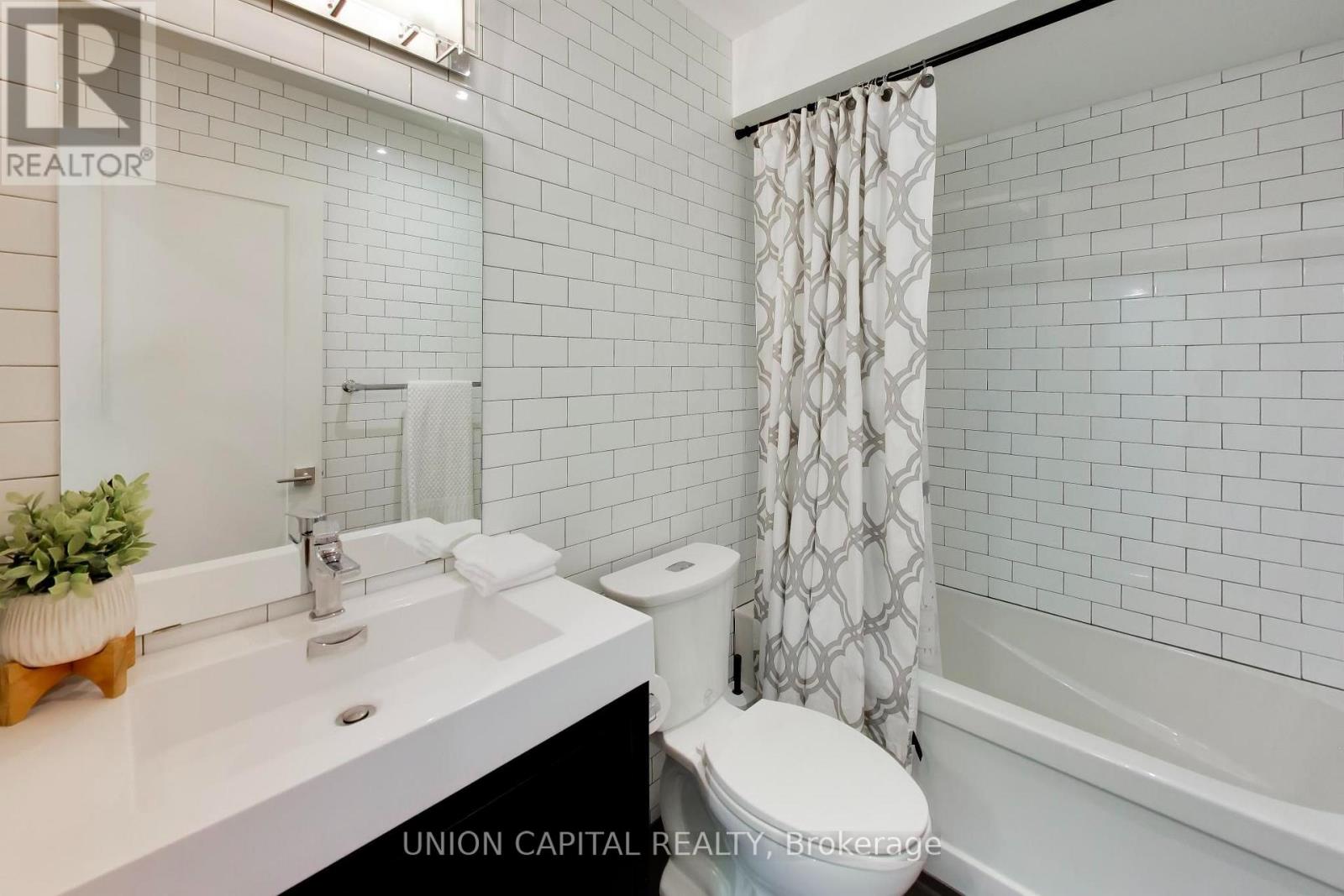 952 Dundas Street E, Toronto, Ontario  M4M 1R3 - Photo 20 - E14098502