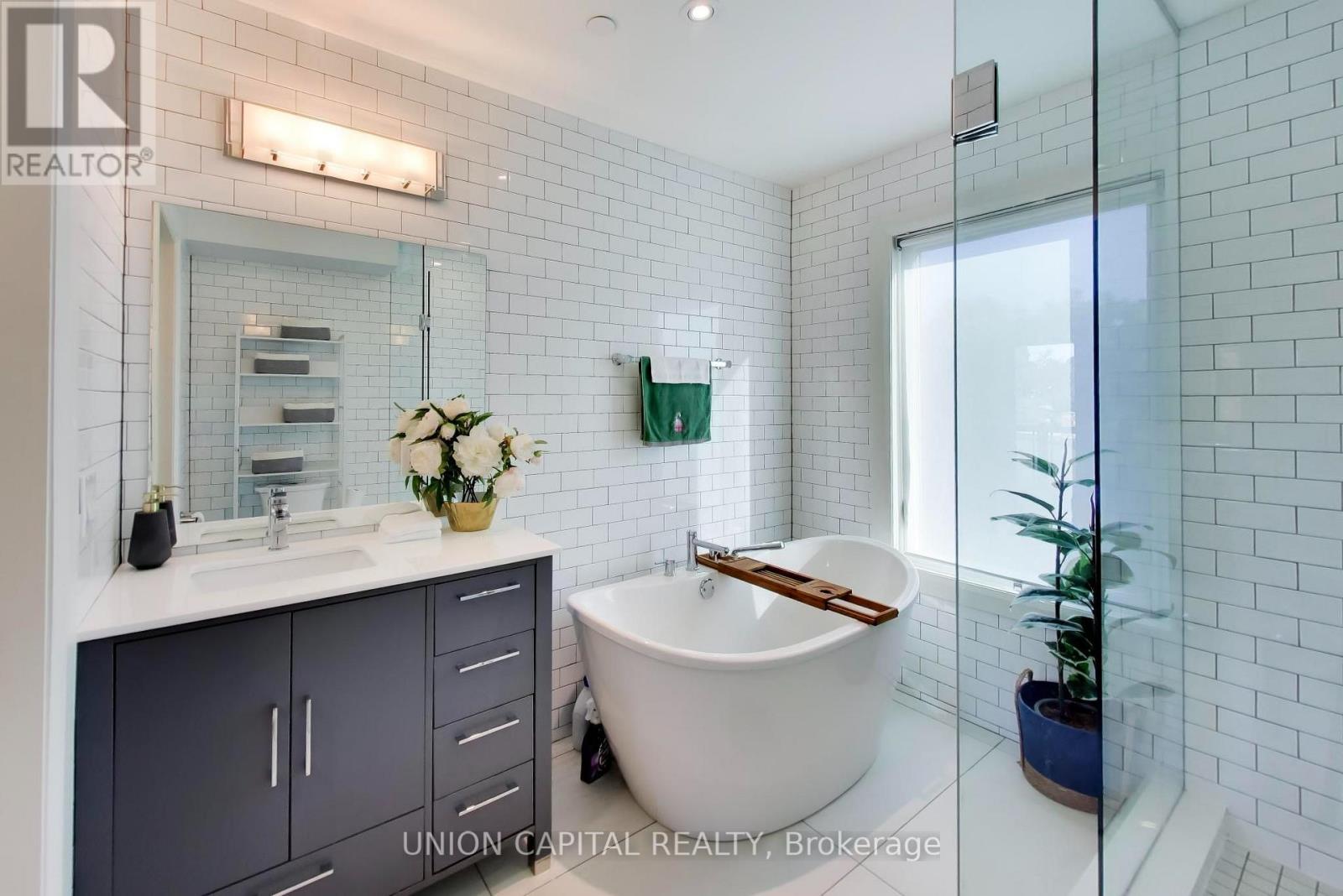952 Dundas Street E, Toronto, Ontario  M4M 1R3 - Photo 26 - E14098502