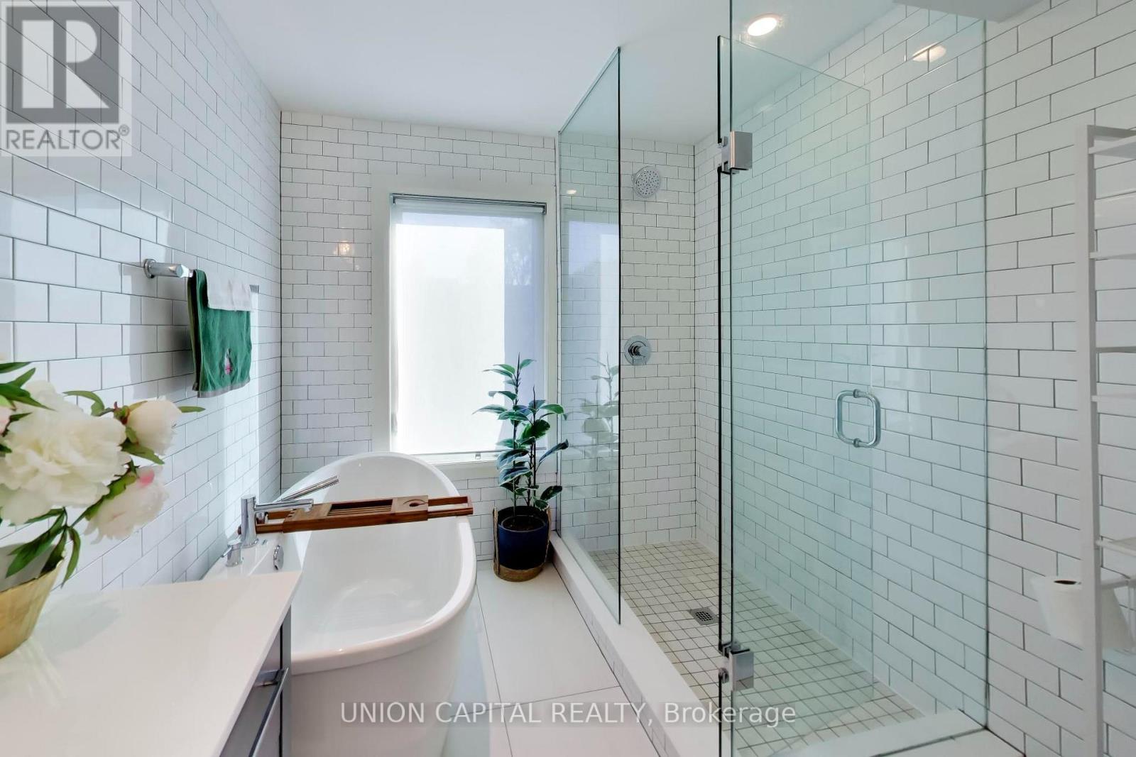 952 Dundas Street E, Toronto, Ontario  M4M 1R3 - Photo 27 - E14098502