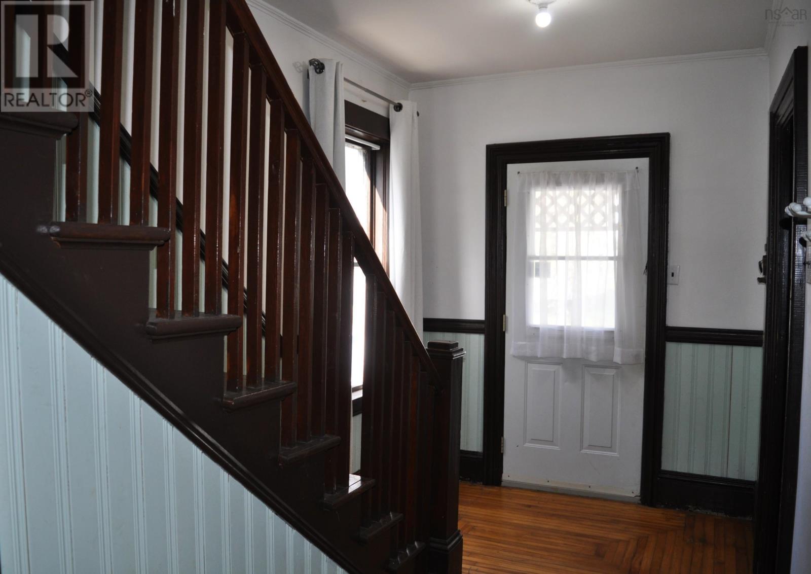 54 Centre Street, Truro, Nova Scotia  B2N 2K1 - Photo 3 - 202626236