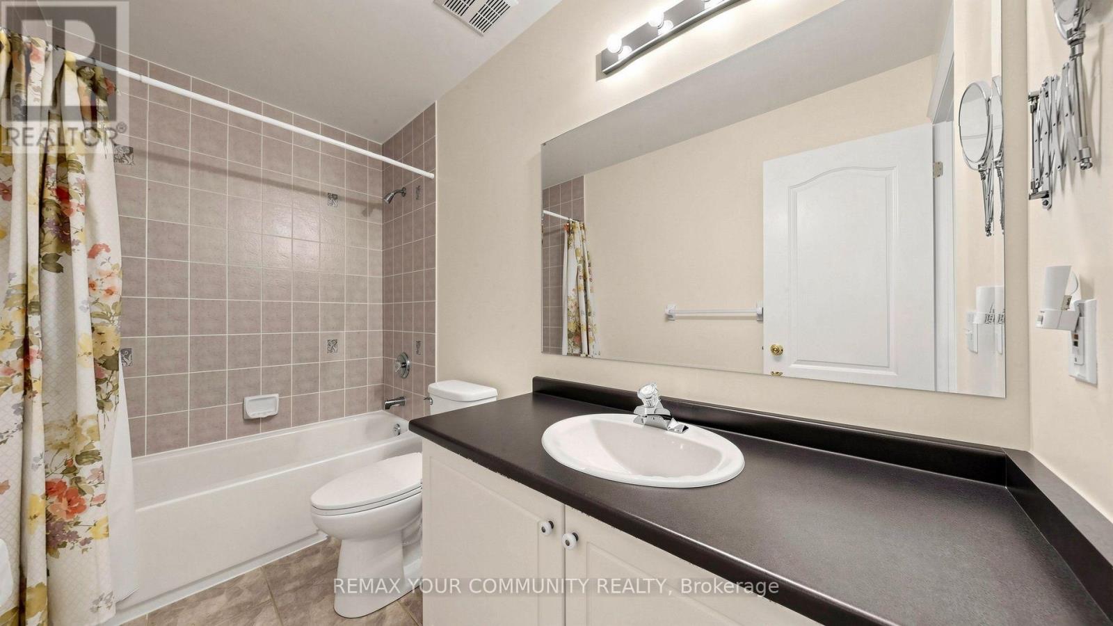 45 Manorwood Drive, Markham, Ontario  L6C 2T5 - Photo 30 - N14098456