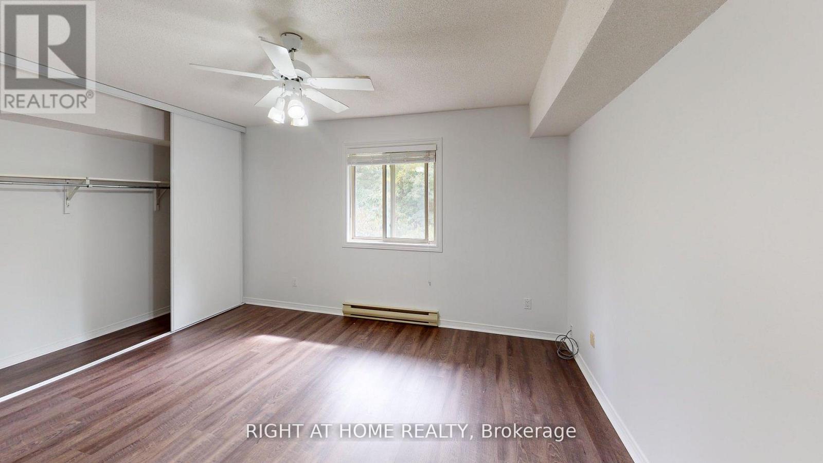304 - 25 Meadow Lane, Barrie (Ardagh), Ontario  L4N 7K2 - Photo 4 - S14098576