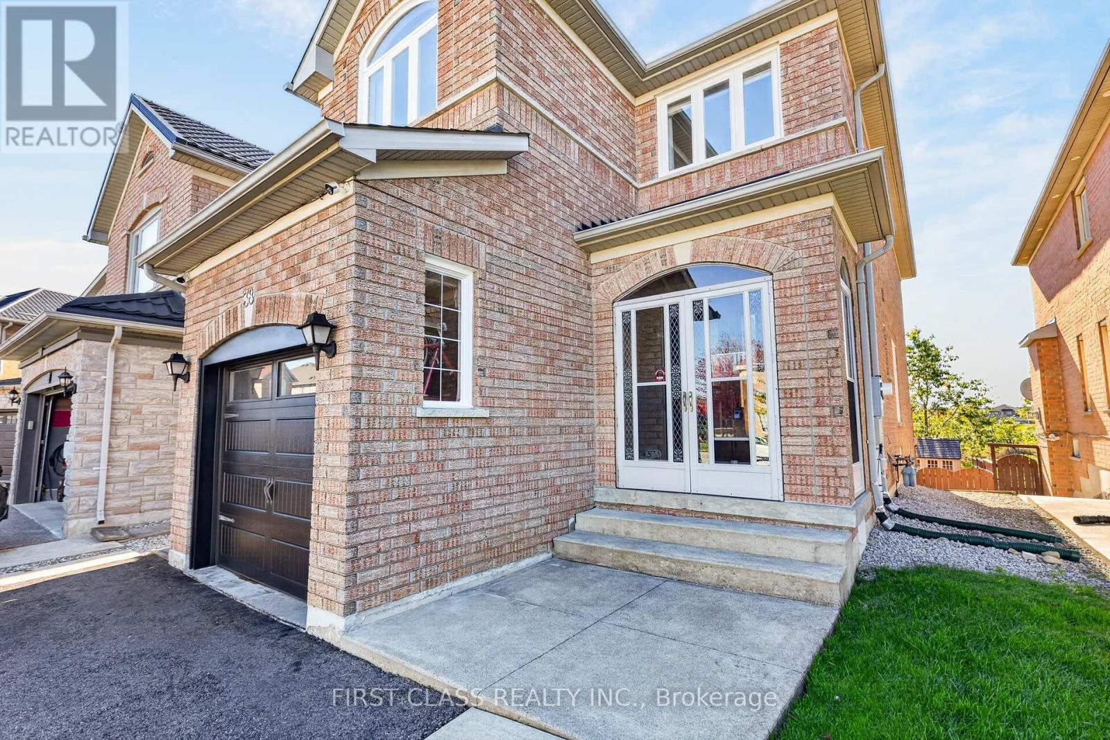 38 Pacific Wind Crescent, Brampton, Ontario  L6R 2B1 - Photo 2 - W14098430