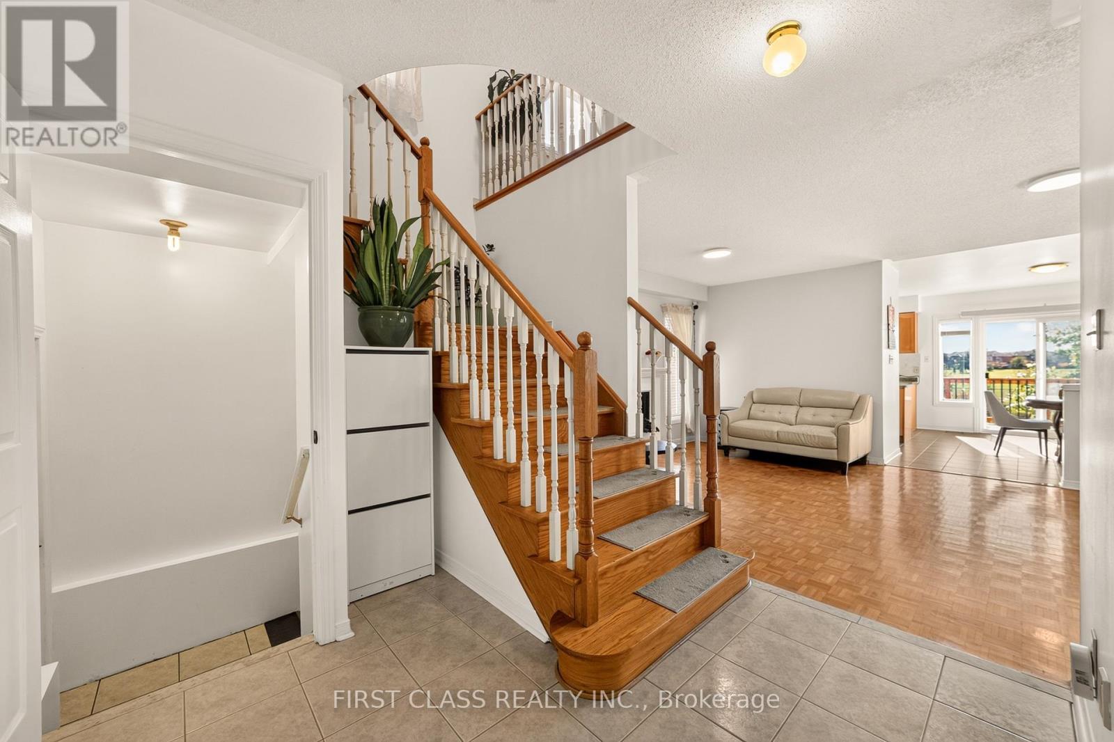 38 Pacific Wind Crescent, Brampton, Ontario  L6R 2B1 - Photo 3 - W14098430