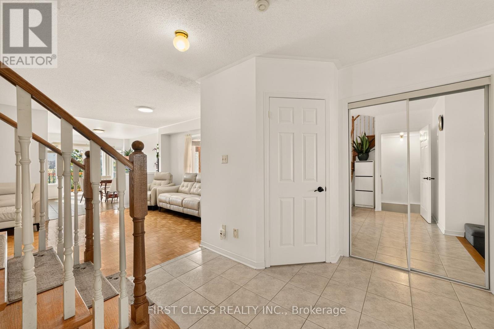 38 Pacific Wind Crescent, Brampton, Ontario  L6R 2B1 - Photo 4 - W14098430