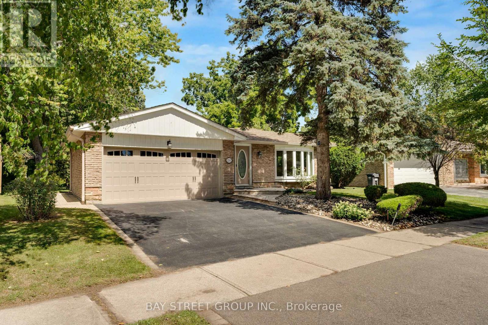 2283 Devon Road, Oakville, Ontario  L6J 5R2 - Photo 1 - W14098556