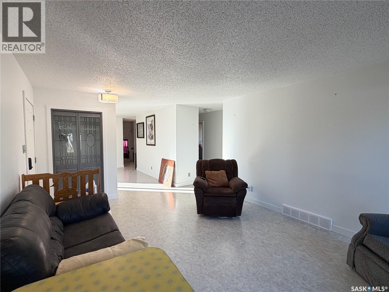 64 Dunfield Crescent, Meadow Lake, Saskatchewan  S9X 1C4 - Photo 4 - SK051511