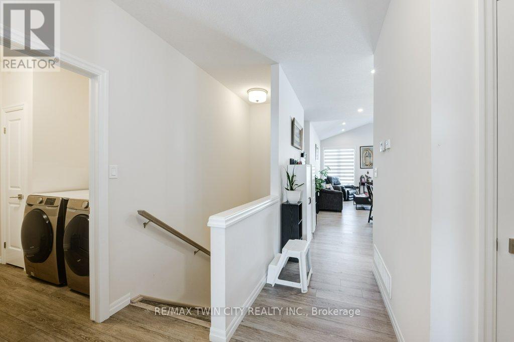 102 Livingston Drive, Tillsonburg, Ontario  N4G 0J3 - Photo 5 - X14098450