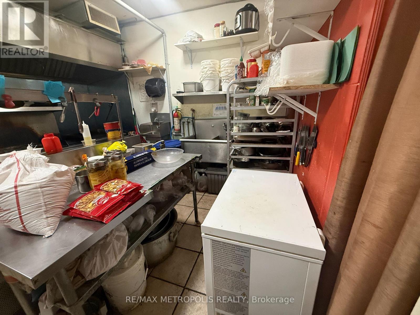 564 King Street, Kitchener, Ontario  N2G 2M1 - Photo 3 - X14098478