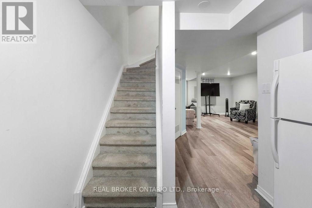 3341 Bobwhite Mews, Mississauga, Ontario  L5N 6E8 - Photo 17 - W14097918