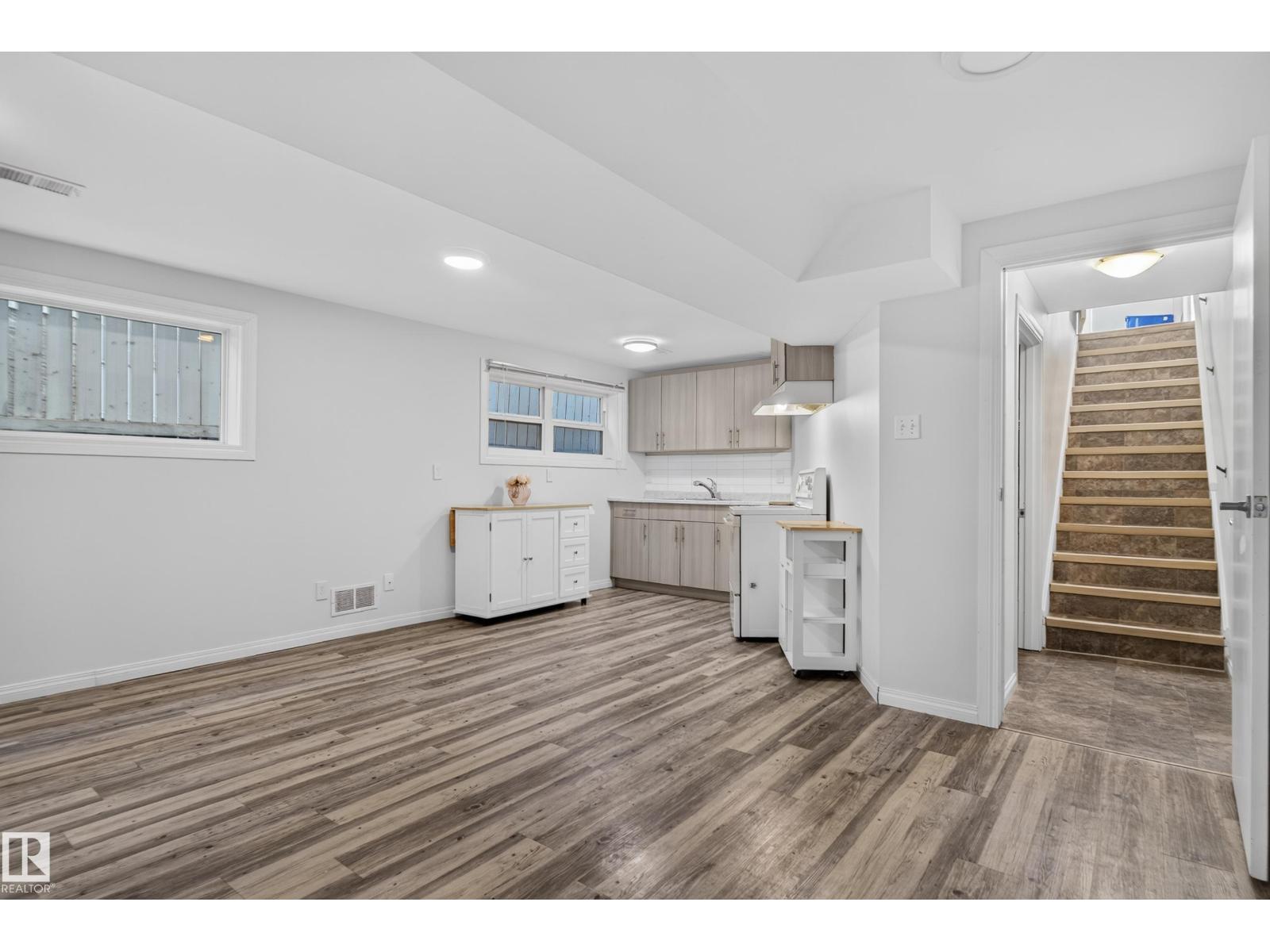 9814 79 St NW NW, Edmonton, Alberta  T6A 3G1 - Photo 19 - E4513289