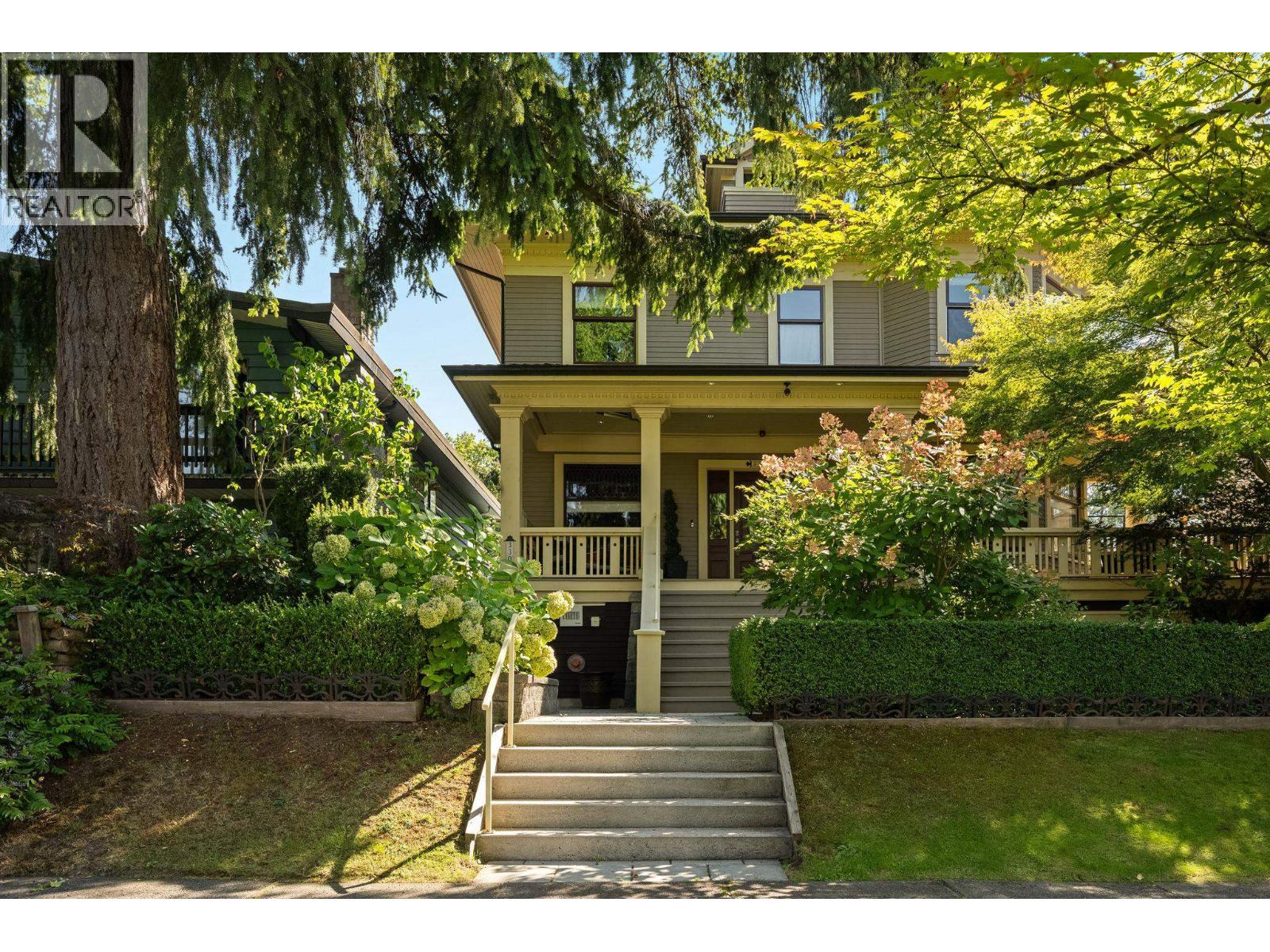 330 W 14TH AVENUE