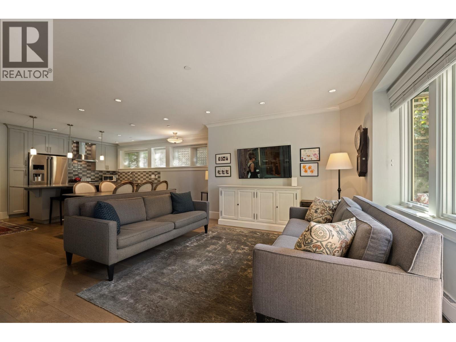 330 W 14TH AVENUE