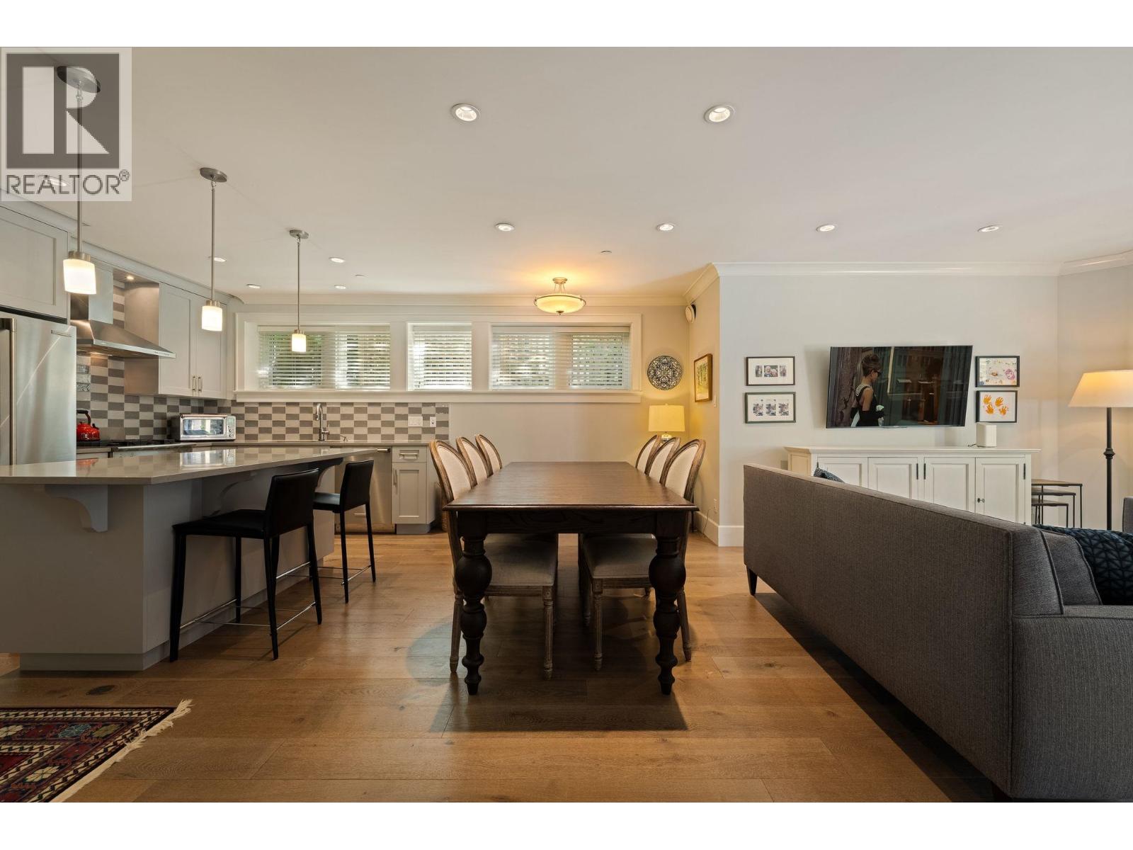 330 W 14TH AVENUE