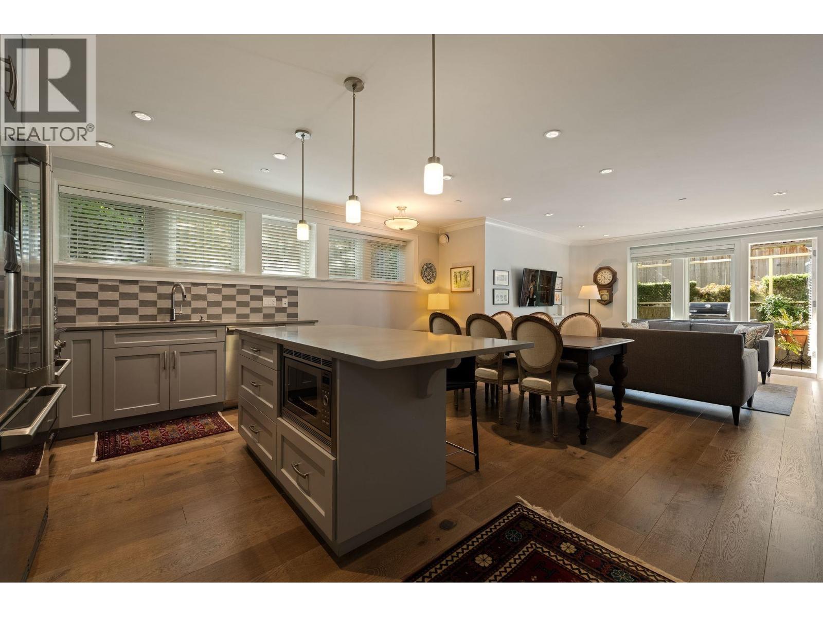 330 W 14TH AVENUE