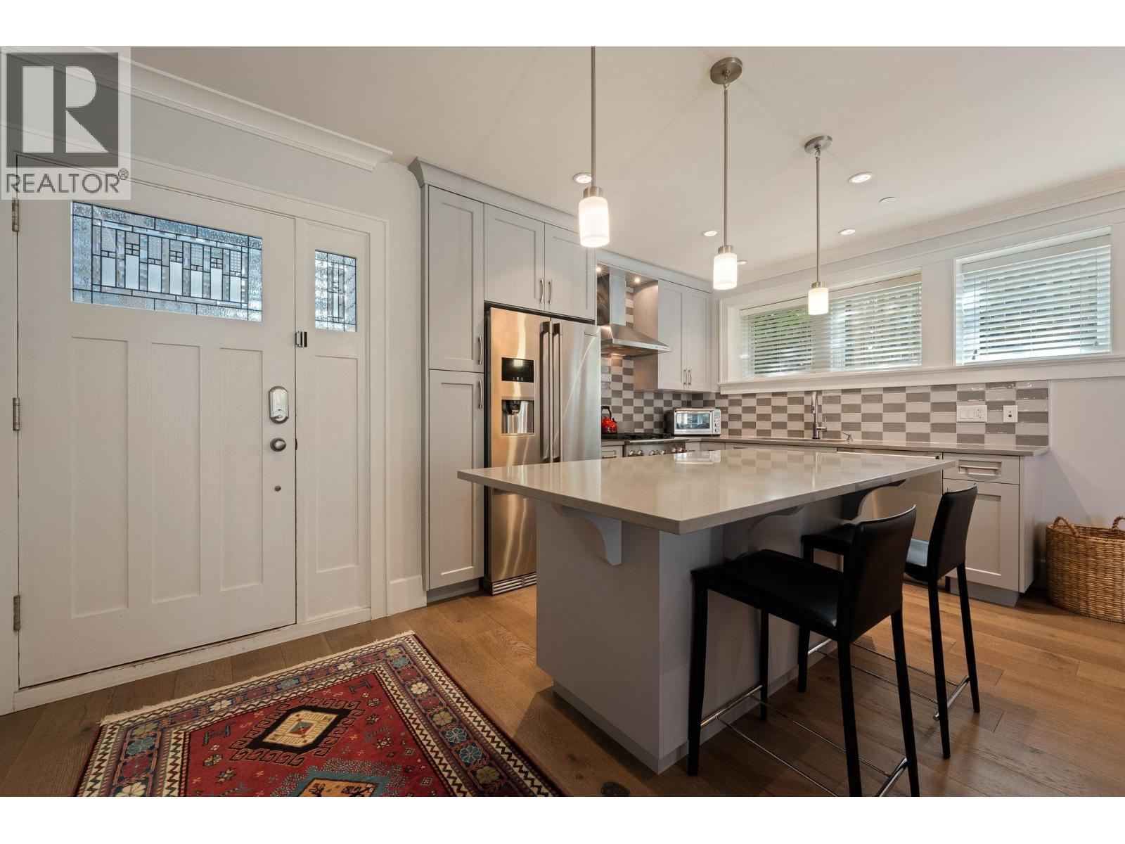 330 W 14TH AVENUE