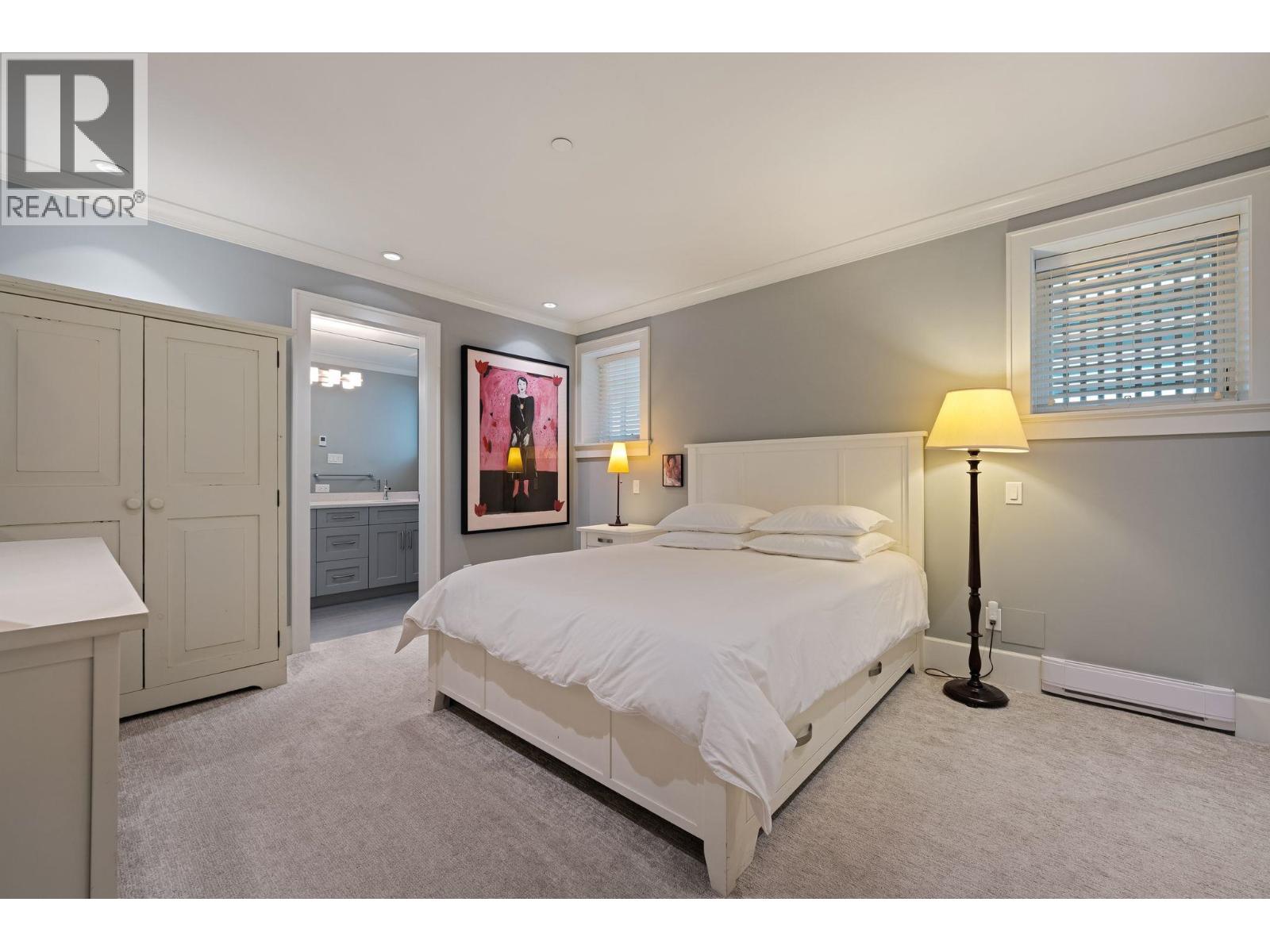 330 W 14TH AVENUE