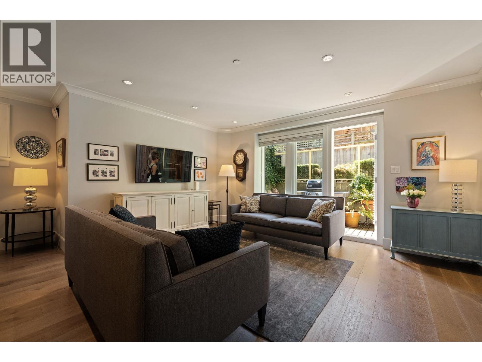 330 W 14TH AVENUE