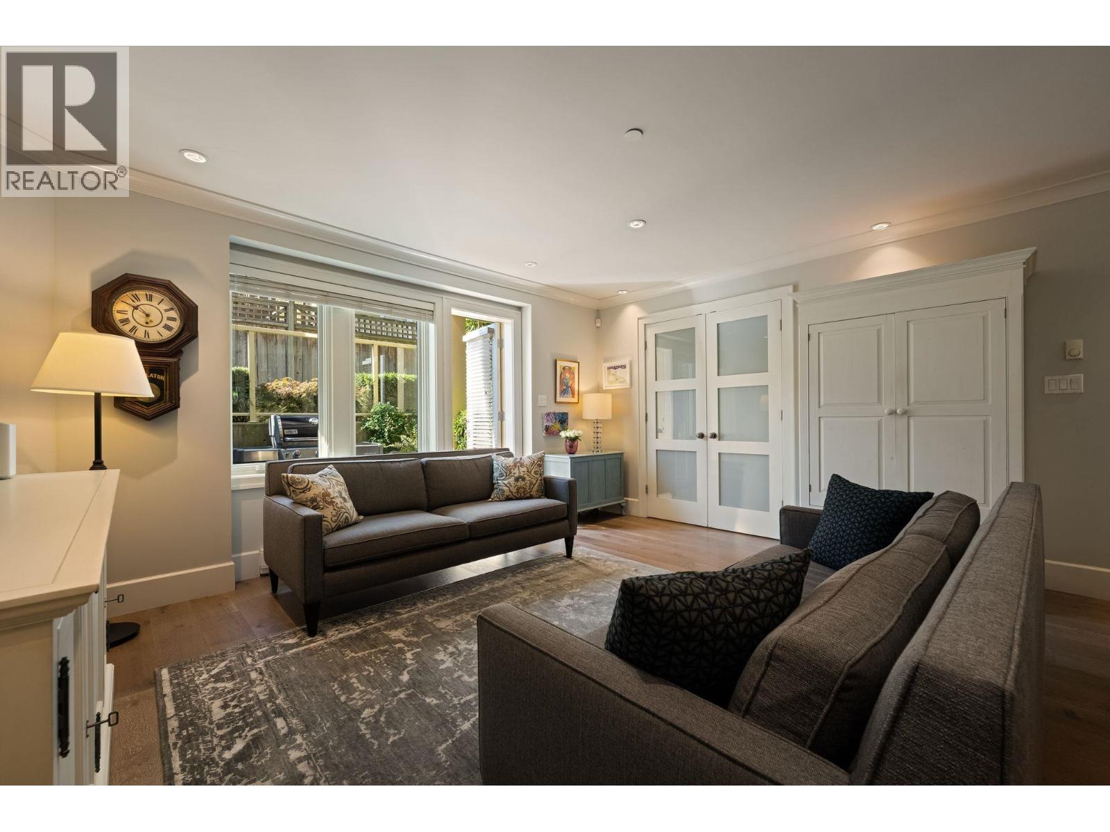 330 W 14TH AVENUE