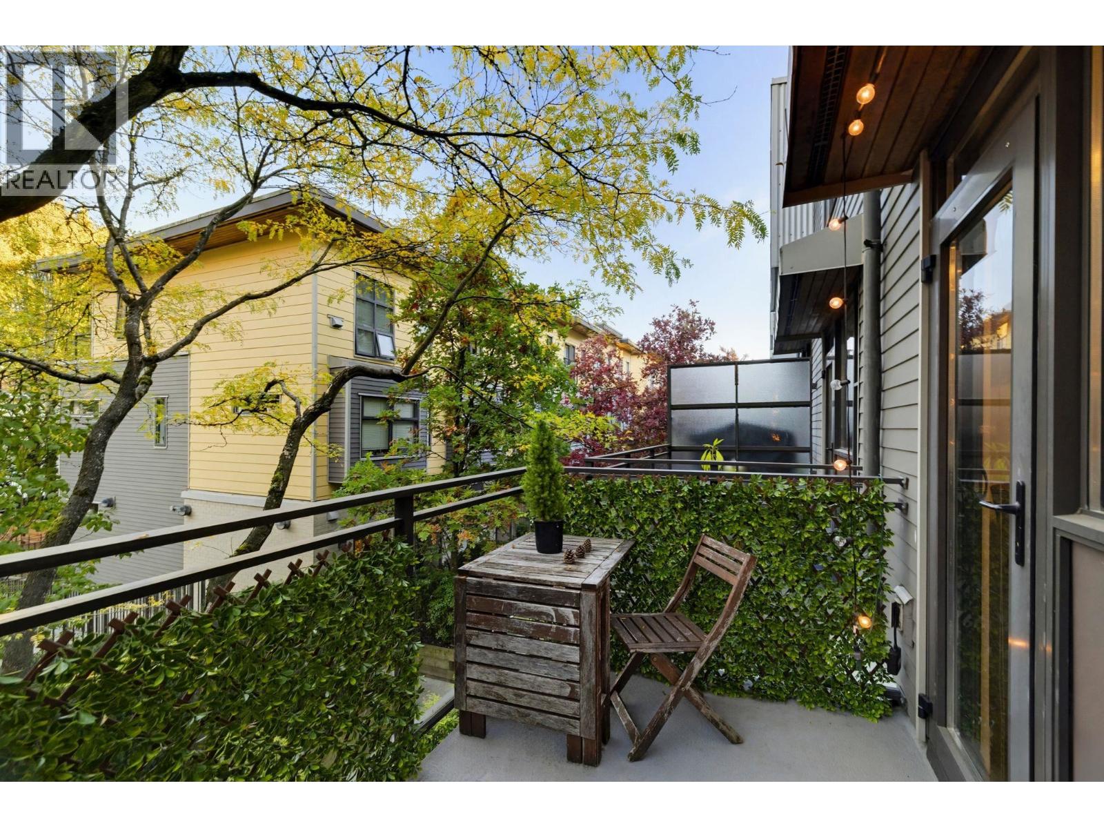 3742 COMMERCIAL STREET