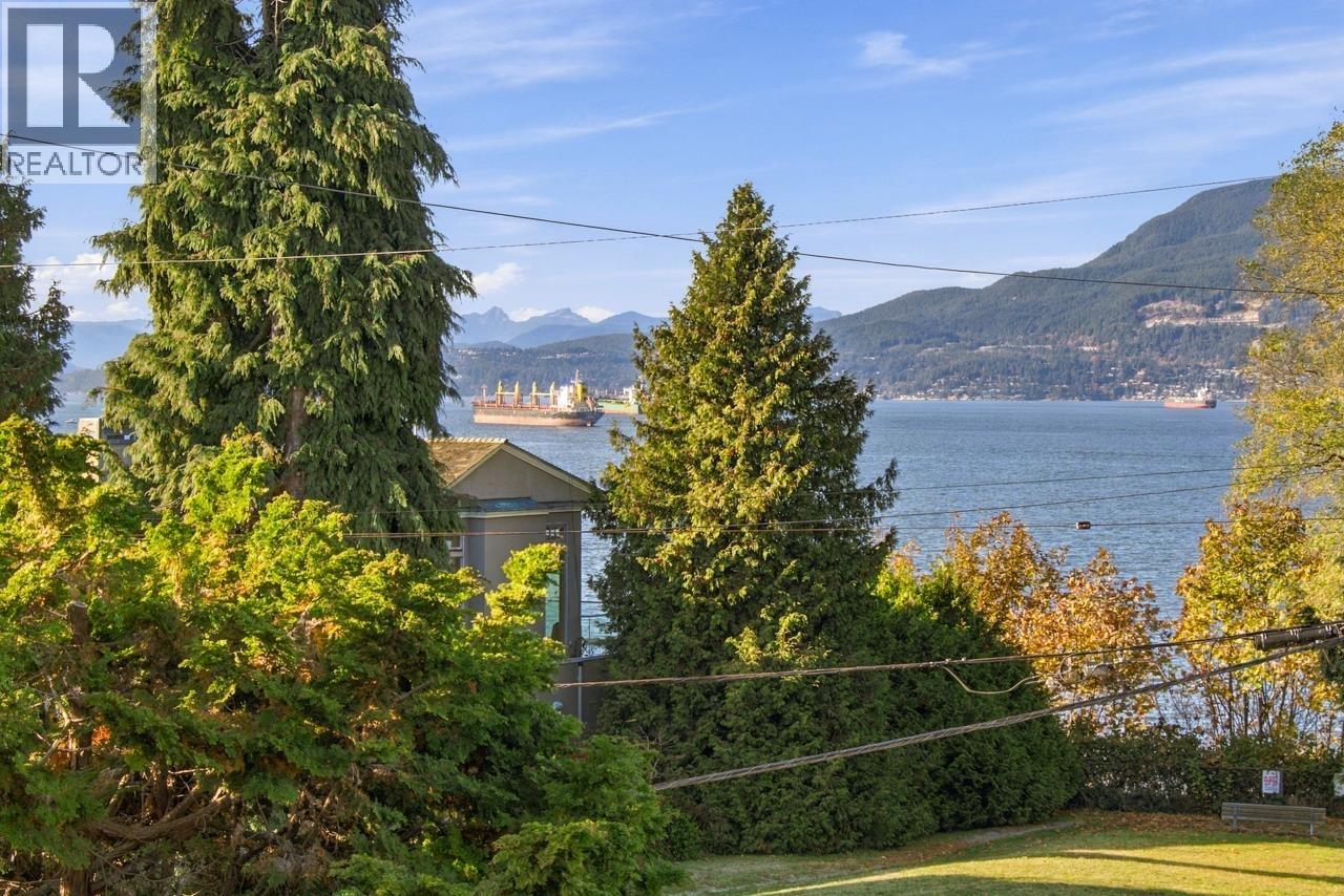 2697 York Avenue, Vancouver, British Columbia  V6K 1E6 - Photo 6 - R3176935