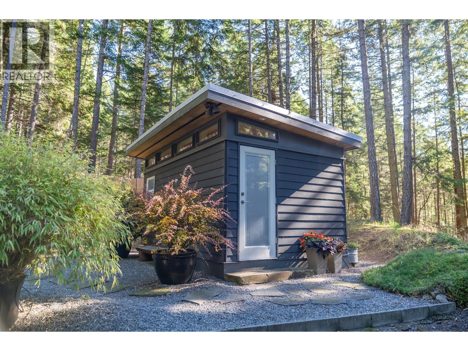 2701 Galley Crescent, Pender Island, British Columbia  V0N 2M2 - Photo 19 - R3176940