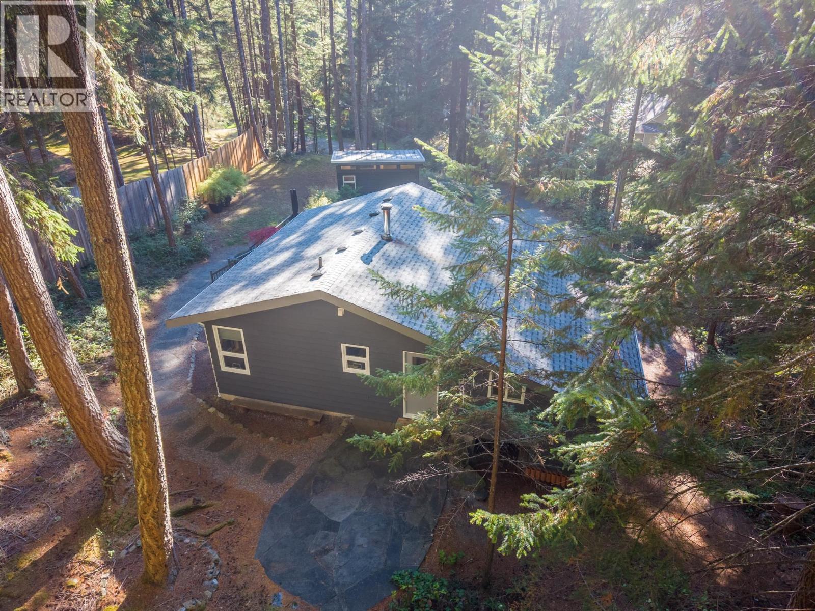 2701 Galley Crescent, Pender Island, British Columbia  V0N 2M2 - Photo 26 - R3176940