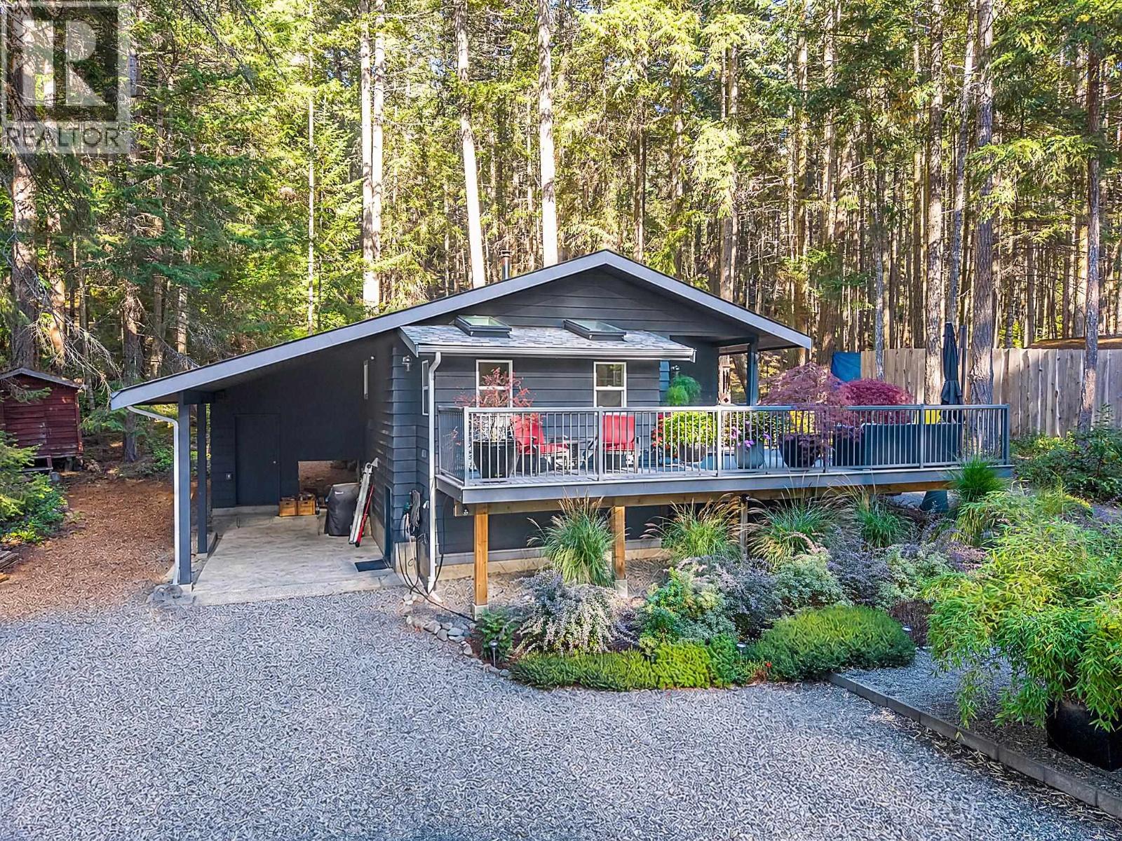 2701 Galley Crescent, Pender Island, British Columbia  V0N 2M2 - Photo 3 - R3176940