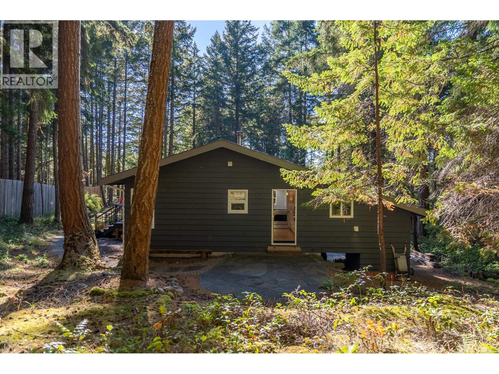 2701 Galley Crescent, Pender Island, British Columbia  V0N 2M2 - Photo 31 - R3176940