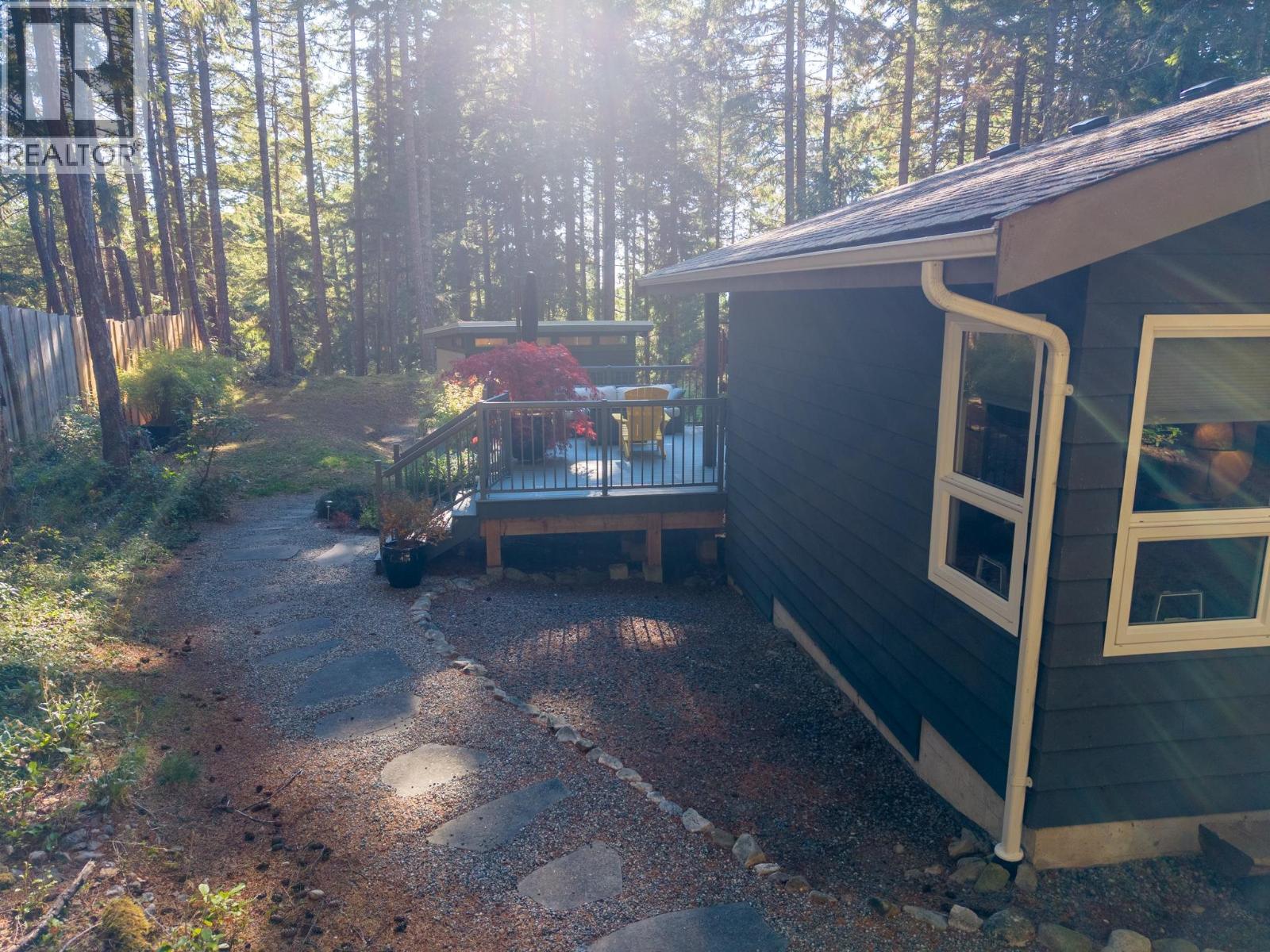 2701 Galley Crescent, Pender Island, British Columbia  V0N 2M2 - Photo 32 - R3176940