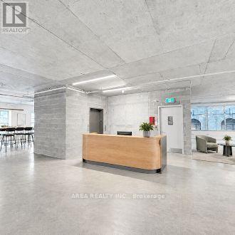 300 - 83 King Estates E, Toronto, Ontario  M5C 1G3 - Photo 2 - C14098726