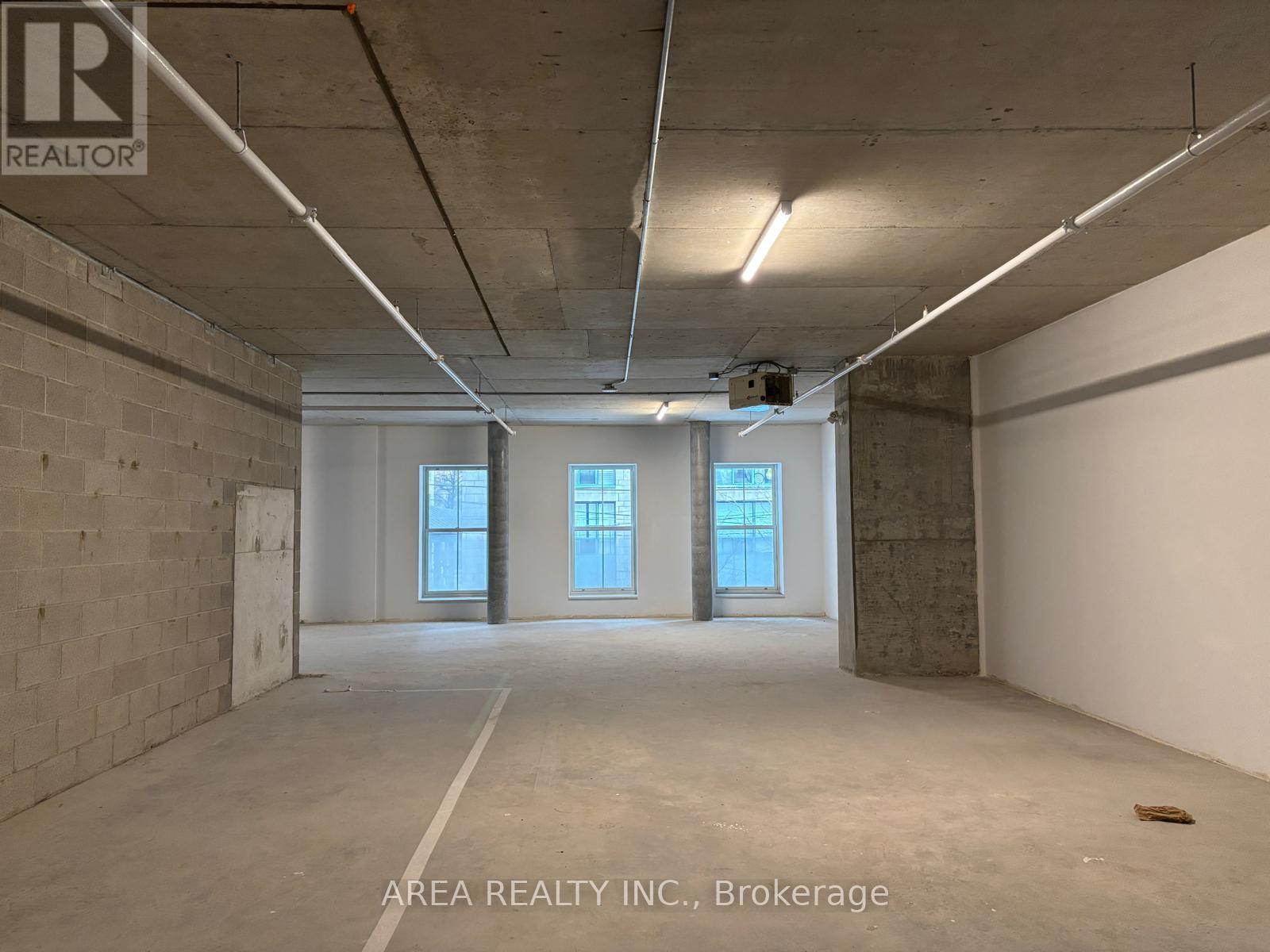 300 - 83 King Estates E, Toronto, Ontario  M5C 1G3 - Photo 6 - C14098726