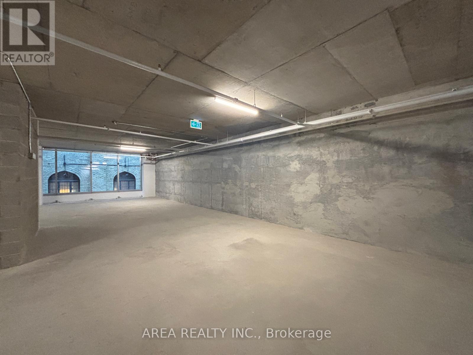 300 - 83 King Estates E, Toronto, Ontario  M5C 1G3 - Photo 7 - C14098726