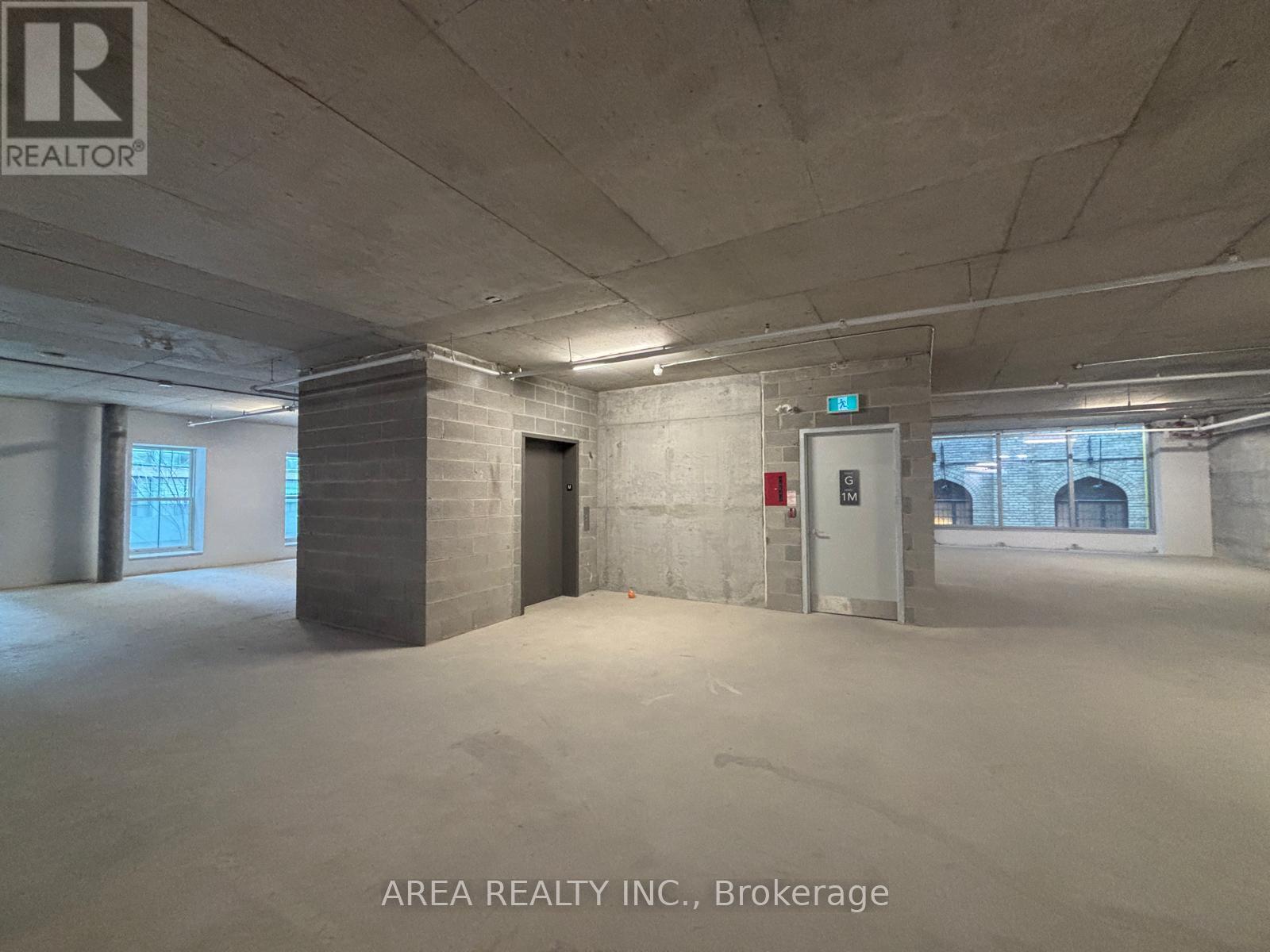 300 - 83 King Estates E, Toronto, Ontario  M5C 1G3 - Photo 8 - C14098726