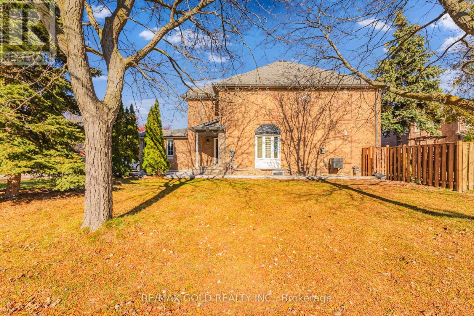 6942 Yarrow Avenue, Mississauga, Ontario  L5N 6Z9 - Photo 2 - W14094116