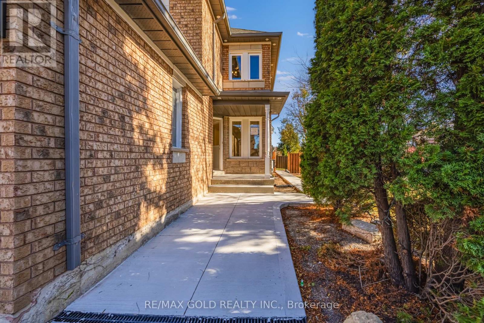 6942 Yarrow Avenue, Mississauga, Ontario  L5N 6Z9 - Photo 3 - W14094116