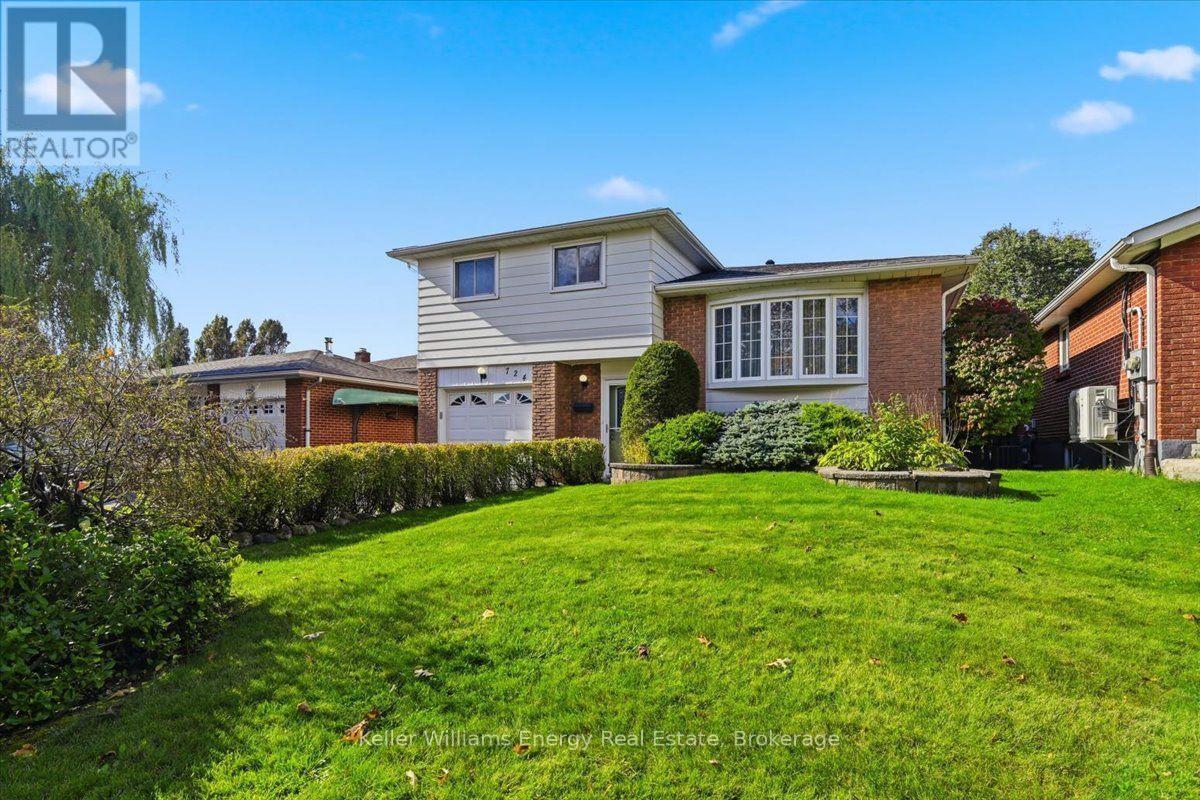724 CLIFTON DRIVE, Oshawa, Ontario