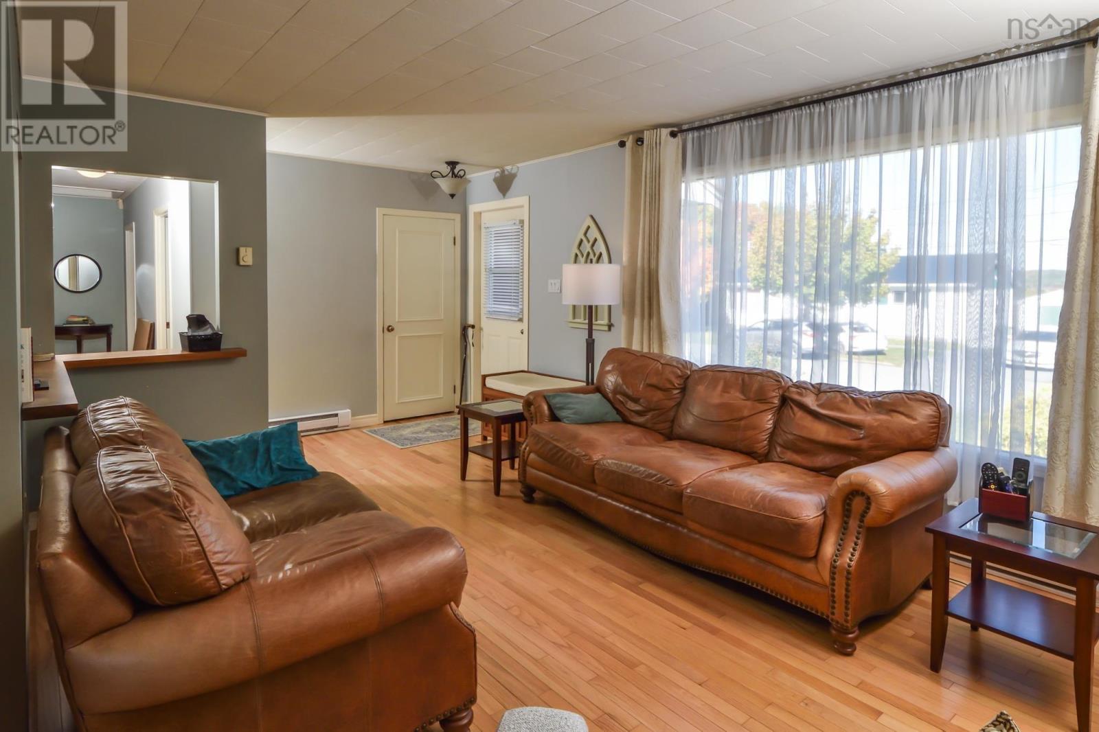 73 Forest Hill Road, Bridgewater, Nova Scotia  B4V 1V2 - Photo 5 - 202626240