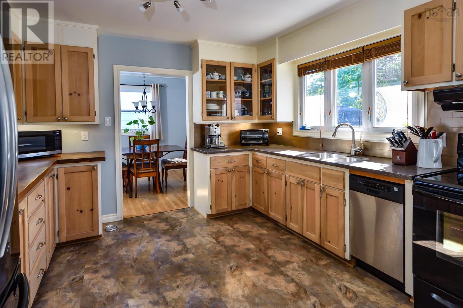 73 Forest Hill Road, Bridgewater, Nova Scotia  B4V 1V2 - Photo 9 - 202626240