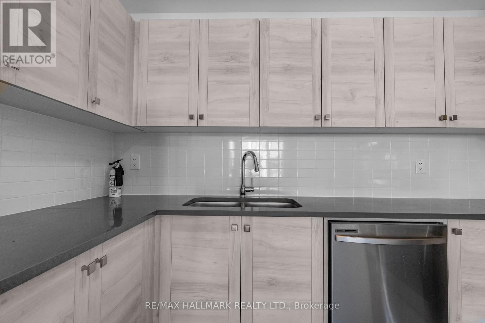 48 Spry Lane, Barrie (Innis-Shore), Ontario  L9J 0N6 - Photo 15 - S14098606